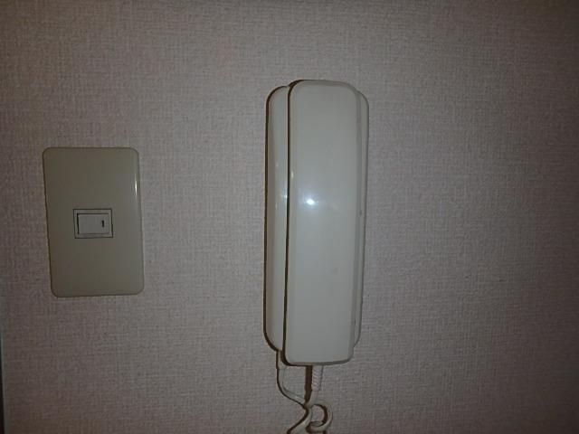 �y�Z�L�����e�B�z�@