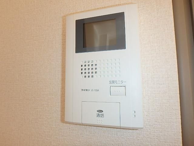 �y�Z�L�����e�B�z�@