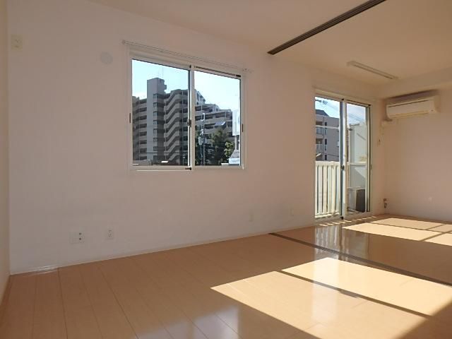 �y�����E���r���O�z�@