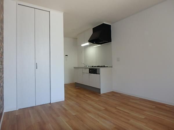 �y�����E���r���O�z�@