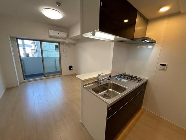 �y�����E���r���O�z�@