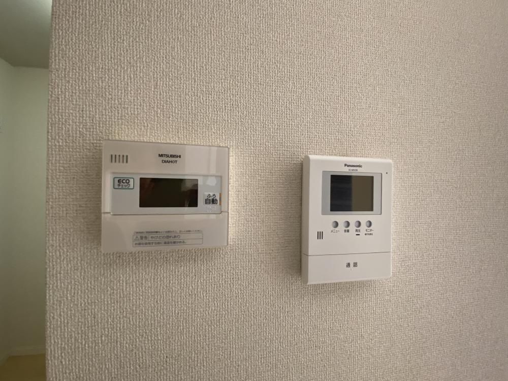 �y�Z�L�����e�B�z�@