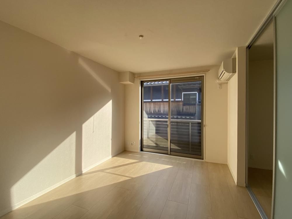 �y�����E���r���O�z�@