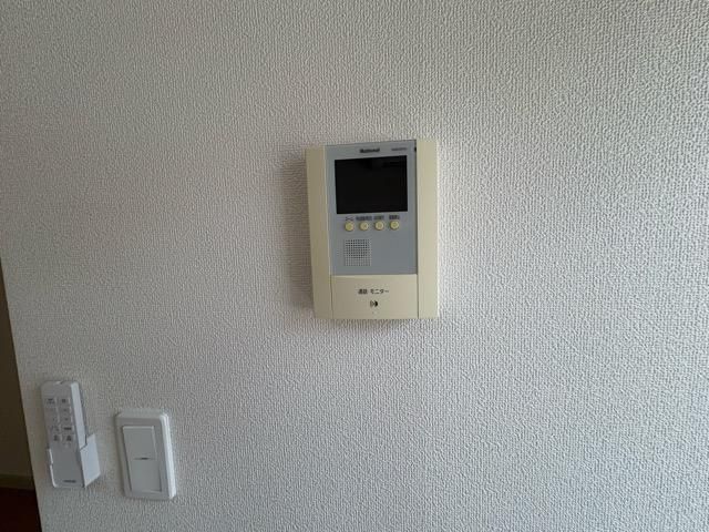 �y�Z�L�����e�B�z�@