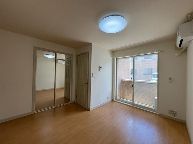 �y�����E���r���O�z�@