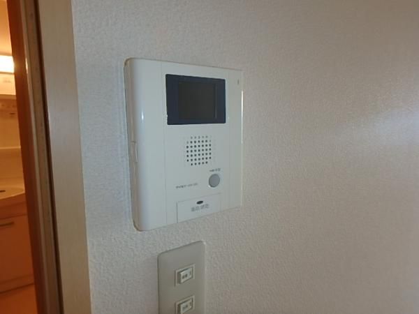 �y�Z�L�����e�B�z�@