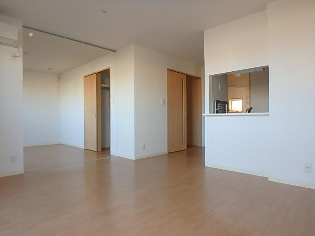 �y���ԁE���r���O�z�@���t���[�����O�d�l���Y��ł���