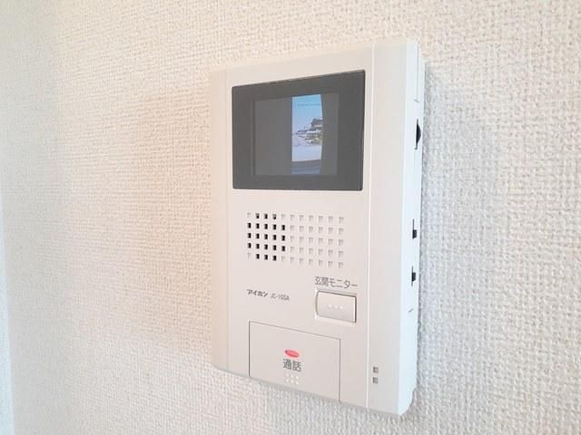 �y�Z�L�����e�B�z�@