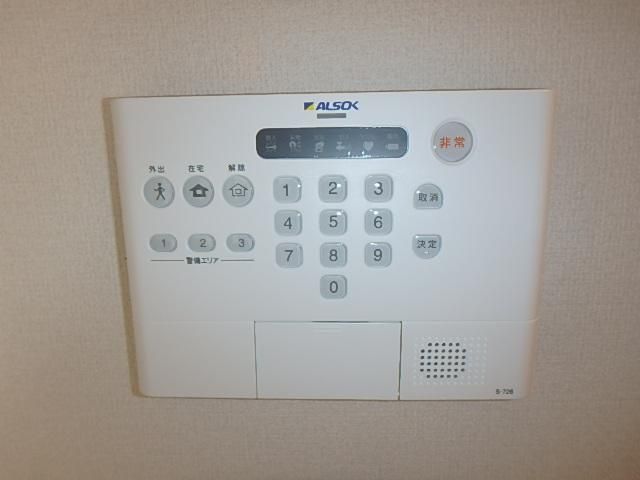 �y�Z�L�����e�B�z�@