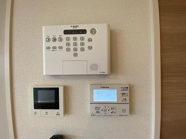 �y�Z�L�����e�B�z�@