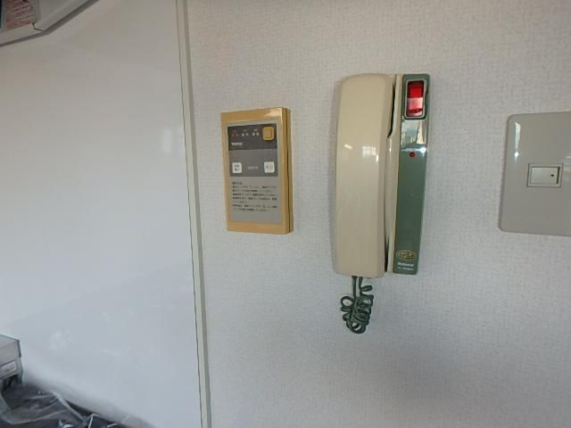 �y�Z�L�����e�B�z�@