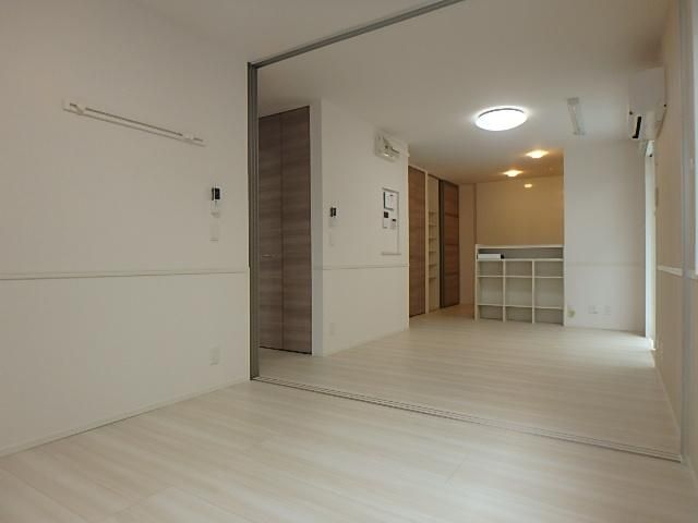 �y�����E���r���O�z�@