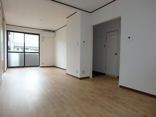 �y�����E���r���O�z�@