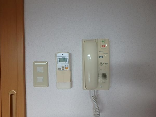 �y�Z�L�����e�B�z�@