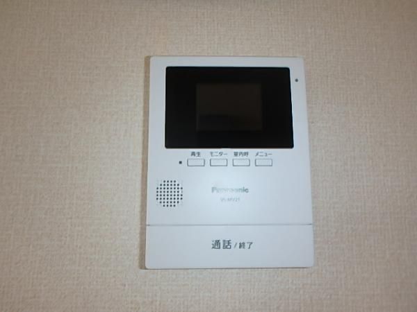 �y�Z�L�����e�B�z�@