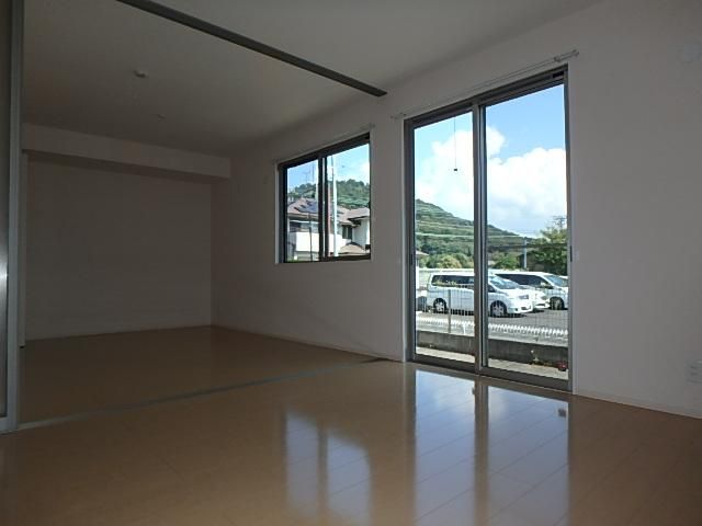 �y�����E���r���O�z�@