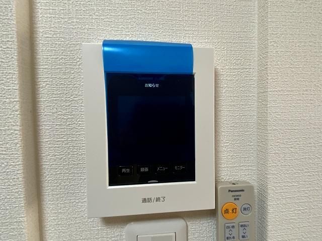 �y�Z�L�����e�B�z�@