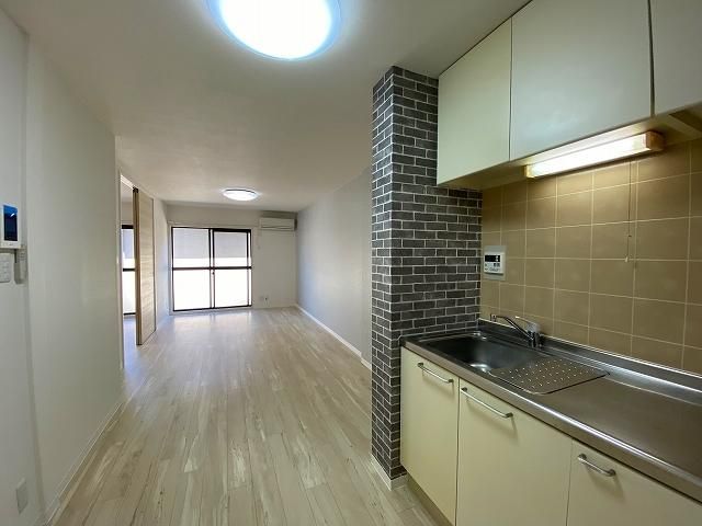 �y�����E���r���O�z�@