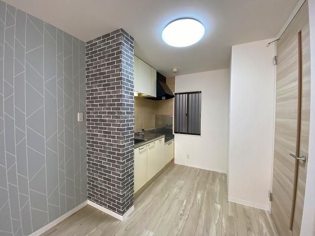 �y�����E���r���O�z�@