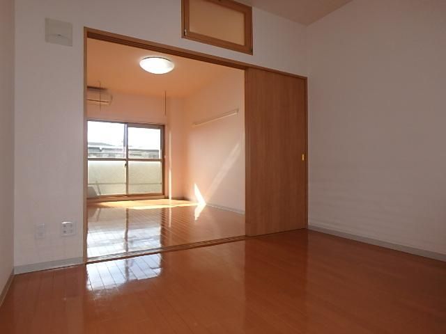 �y�����E���r���O�z�@