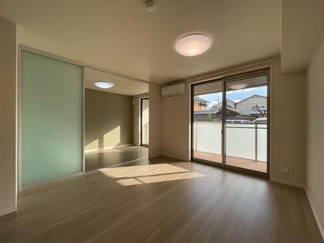 �y�����E���r���O�z�@