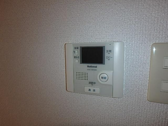 �y�Z�L�����e�B�z�@