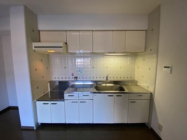 �y�L�b�`���z�@