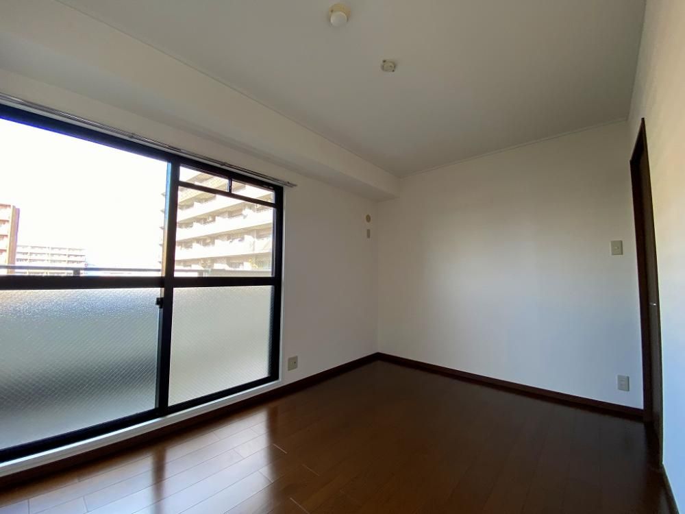 �y�����E���r���O�z�@