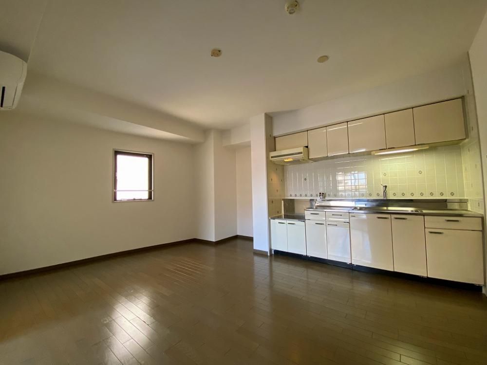 �y�����E���r���O�z�@