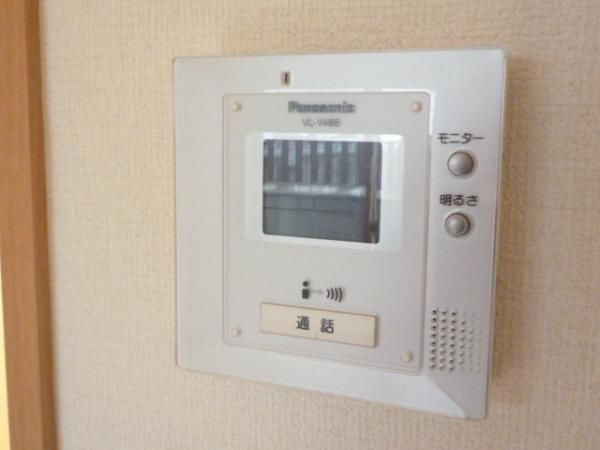 �y�Z�L�����e�B�z�@