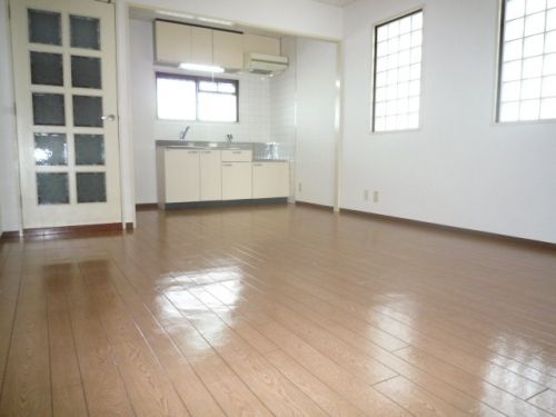 �y���ԁE���r���O�z�@���L�X�P�Q���̃��r���O��