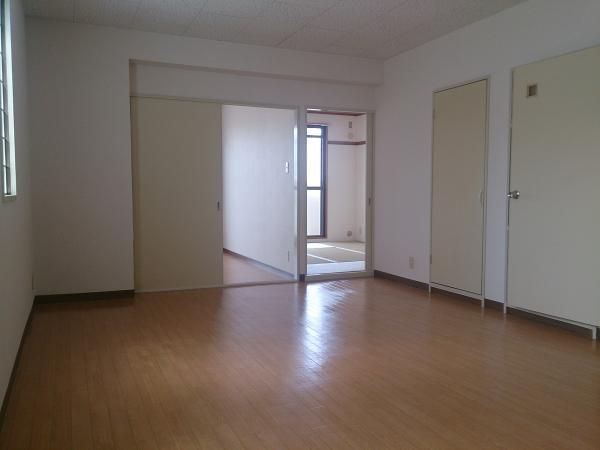 �y�����E���r���O�z�@