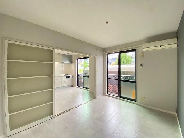 �y�����E���r���O�z�@