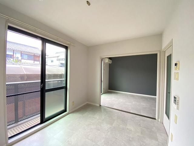 �y�����E���r���O�z�@