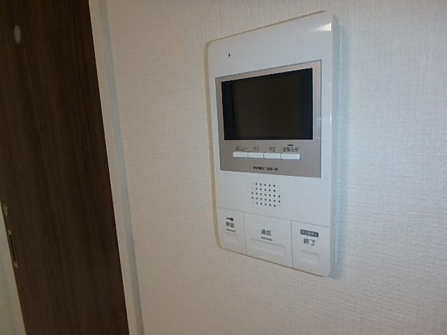 �y�Z�L�����e�B�z�@