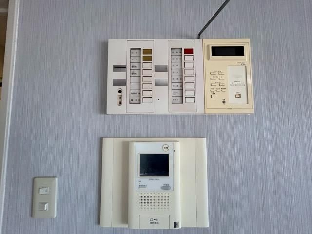 �y�Z�L�����e�B�z�@