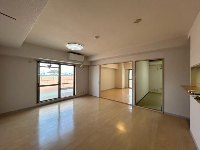 �y�����E���r���O�z�@