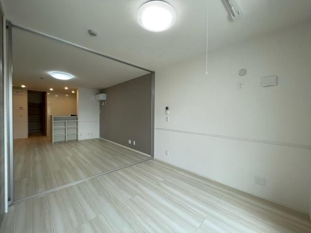 �y�����E���r���O�z�@