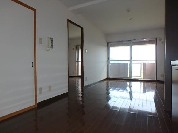 �y�����E���r���O�z�@