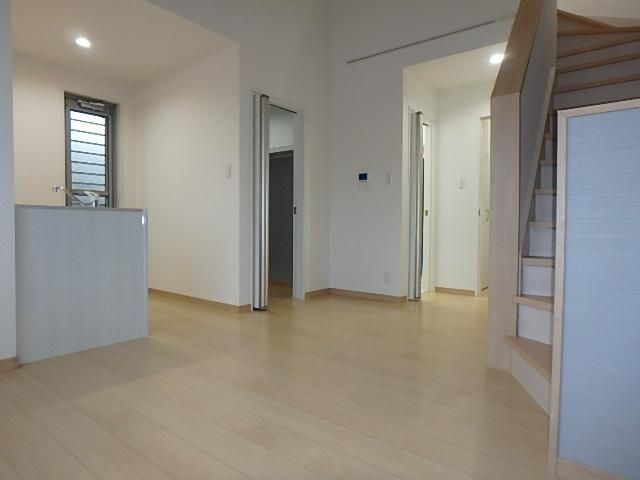 �y�����E���r���O�z�@