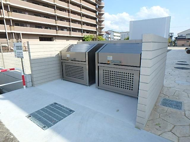 �y�G���g�����X�z�@