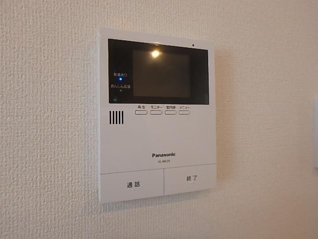 �y�Z�L�����e�B�z�@