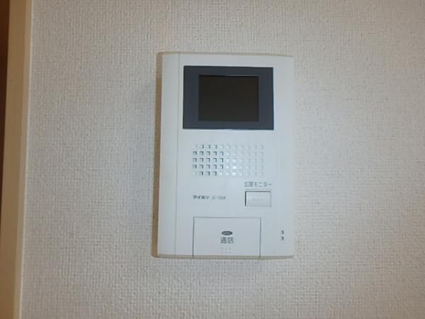 �y�Z�L�����e�B�z�@