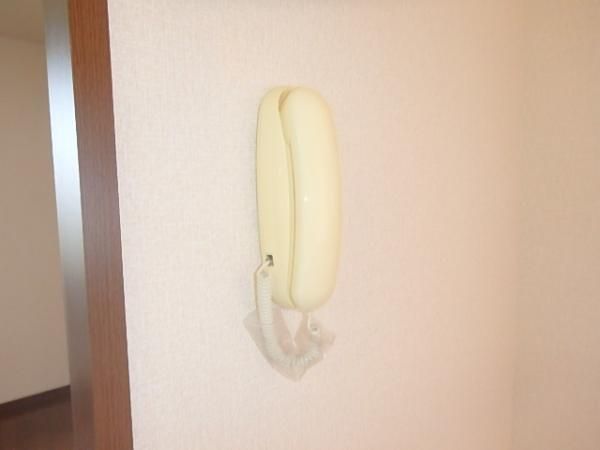 �y�Z�L�����e�B�z�@