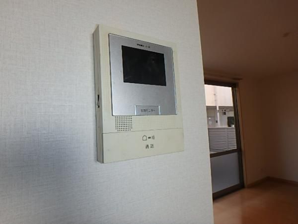 �y�Z�L�����e�B�z�@