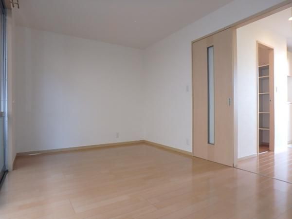 �y�����E���r���O�z�@