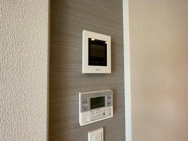 �y�Z�L�����e�B�z�@