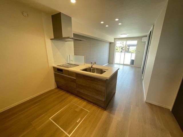 �y�����E���r���O�z�@