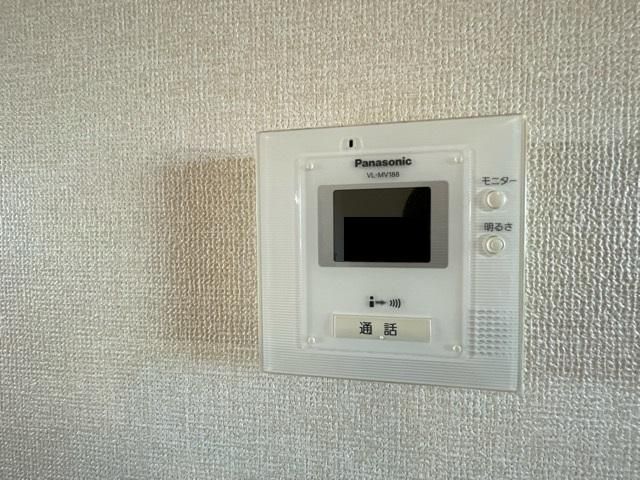 �y�Z�L�����e�B�z�@