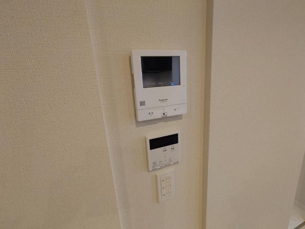 �y�Z�L�����e�B�z�@